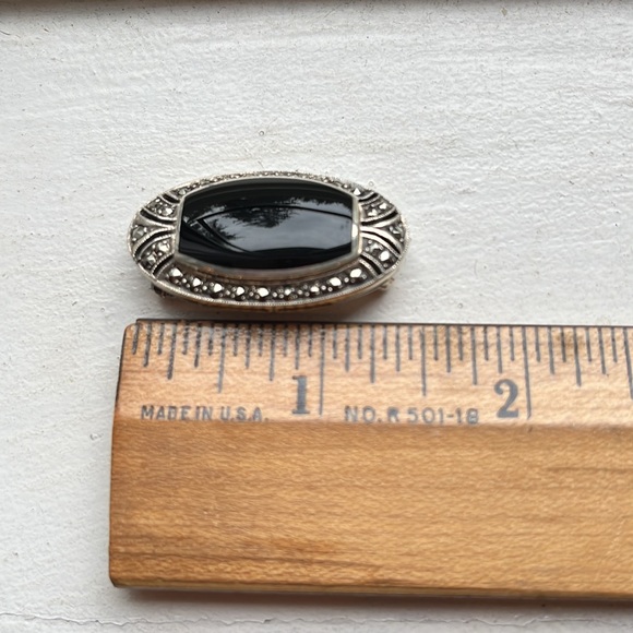 Sterling silver marcasite and onyx pin - Picture 2 of 10